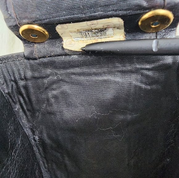 - 💯 % Authentic Vintage Chanel Caviar Black Leather key Ring - Picture 4 of 10